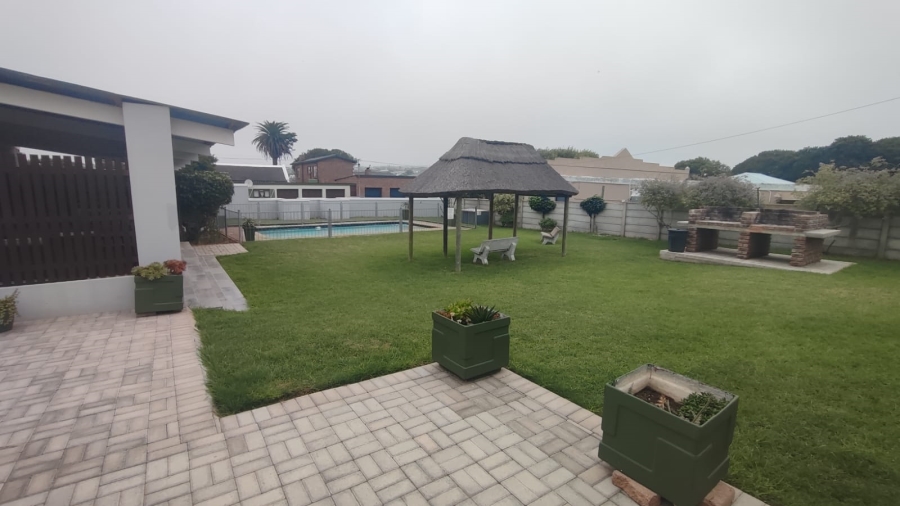2 Bedroom Property for Sale in Stilbaai Oos Western Cape